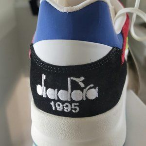 diadora